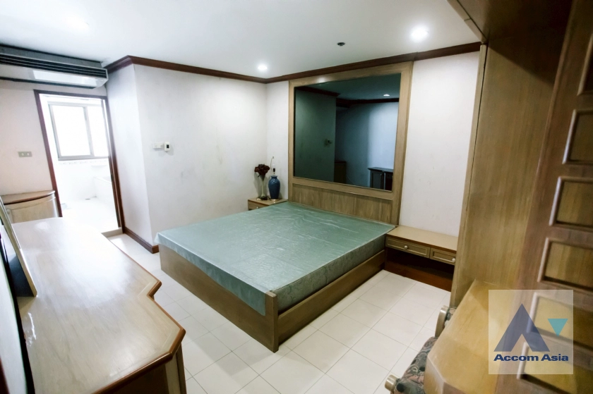 7  2 br Condominium For Sale in Sukhumvit ,Bangkok BTS Nana at Crystal Garden AA44331