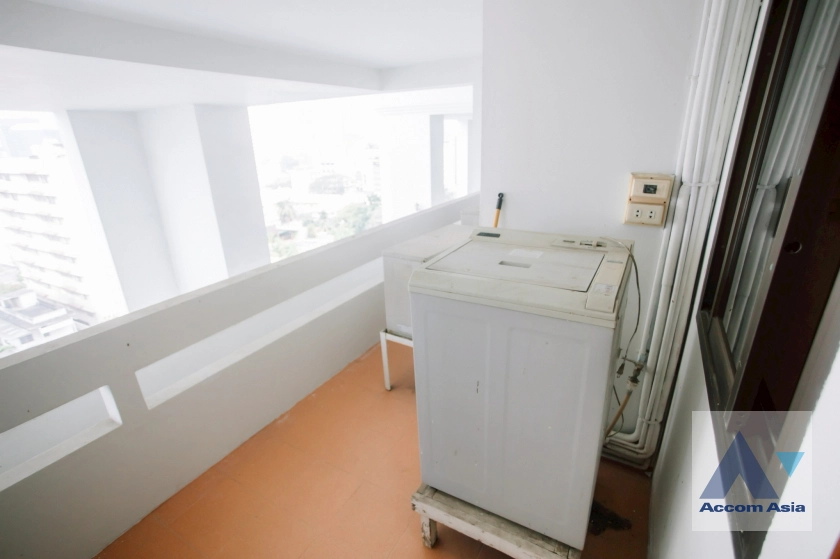 10  2 br Condominium For Sale in Sukhumvit ,Bangkok BTS Nana at Crystal Garden AA44331