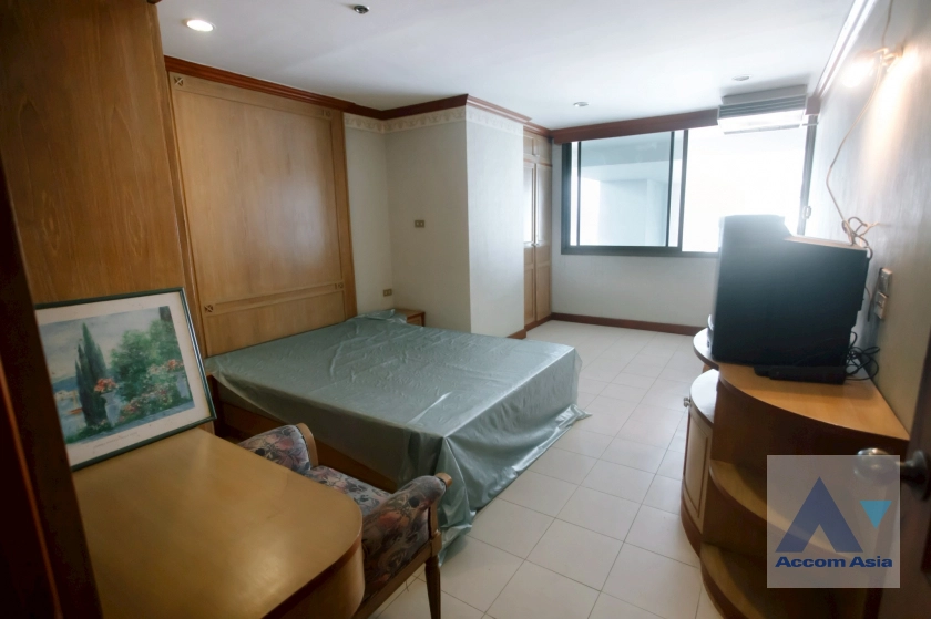 8  2 br Condominium For Sale in Sukhumvit ,Bangkok BTS Nana at Crystal Garden AA44331