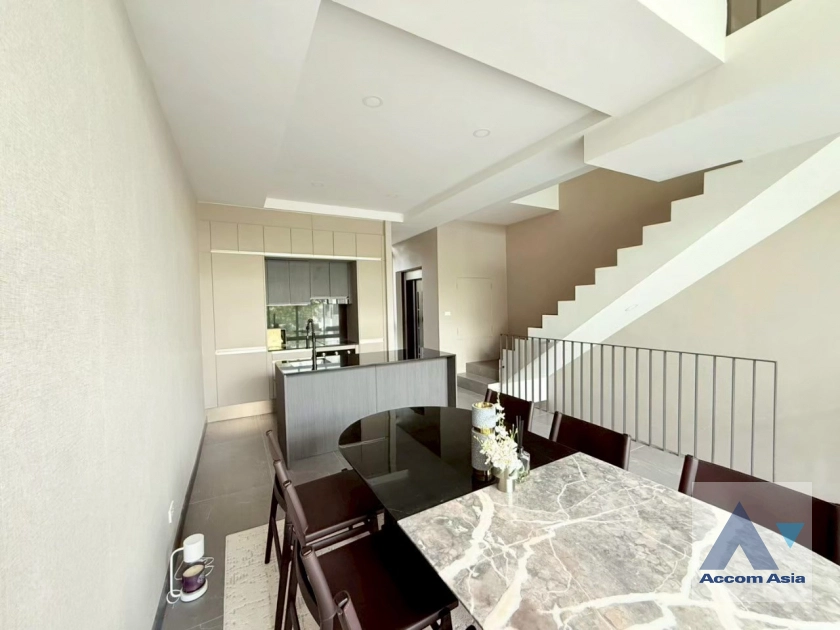 4  3 br House for rent and sale in Sukhumvit ,Bangkok BTS Thong Lo AA44354