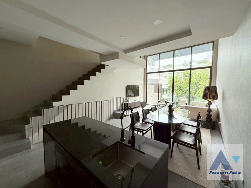 unitSingle house with pool in Thonglor (AA44354)