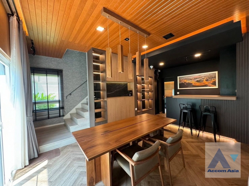  1  4 br House for rent and sale in Pattanakarn ,Bangkok BTS Bang Na at Manthana Bangna Wongwaen AA44358