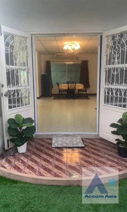 5  3 br House for rent and sale in Ratchadaphisek ,Bangkok MRT Lat Phrao AA44364