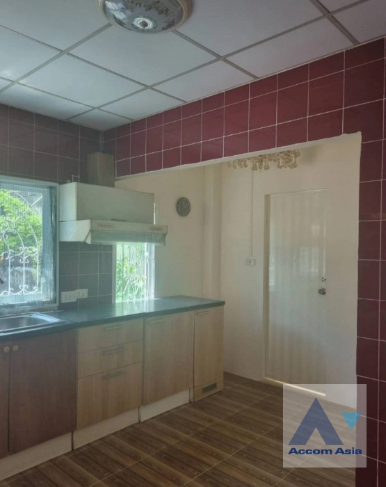 8  3 br House for rent and sale in Ratchadaphisek ,Bangkok MRT Lat Phrao AA44364