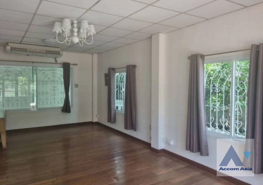 unit 3 Bedrooms  House For Rent & Sale in Ratchadaphisek, Bangkok  near MRT Lat Phrao (AA44364)