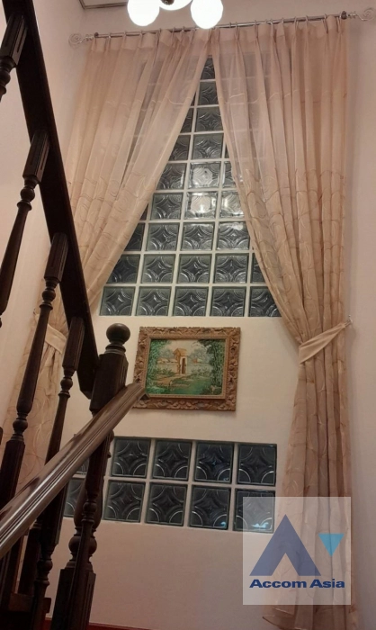 11  3 br House for rent and sale in Ratchadaphisek ,Bangkok MRT Lat Phrao AA44364