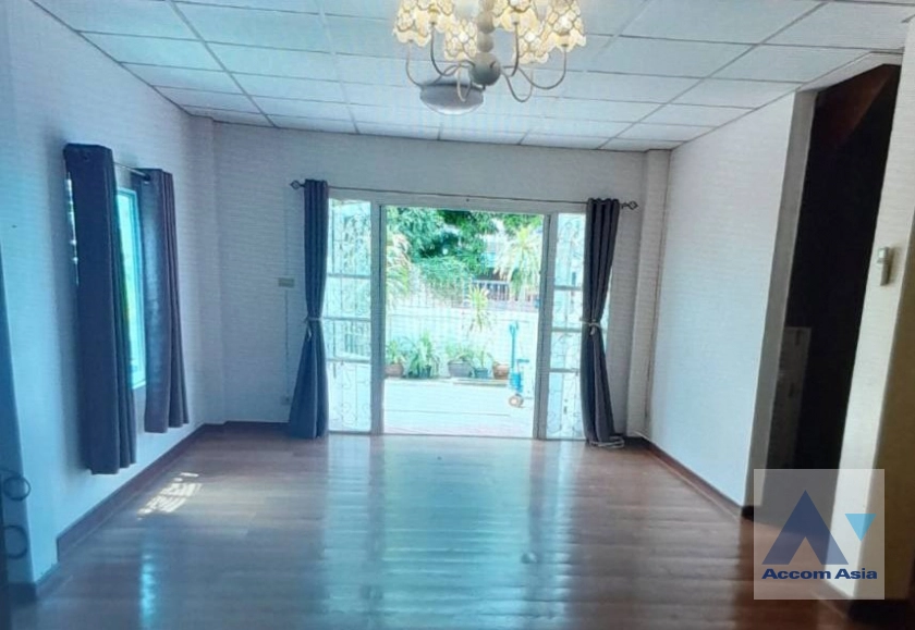 unit 3 Bedrooms  House For Rent & Sale in Ratchadaphisek, Bangkok  near MRT Lat Phrao (AA44364)