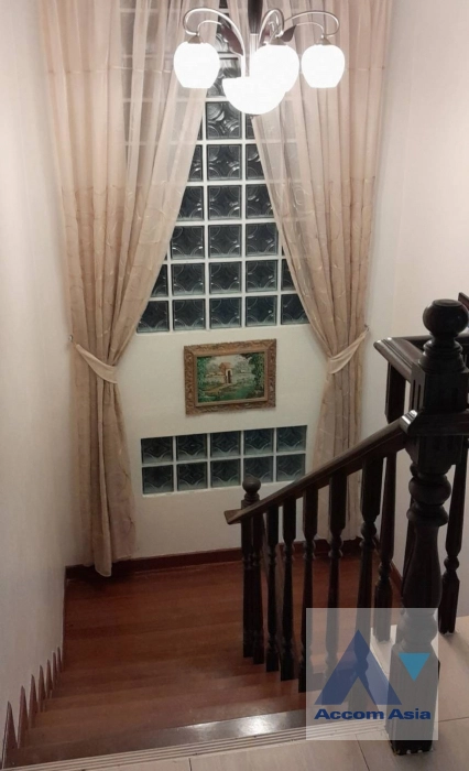 10  3 br House for rent and sale in Ratchadaphisek ,Bangkok MRT Lat Phrao AA44364