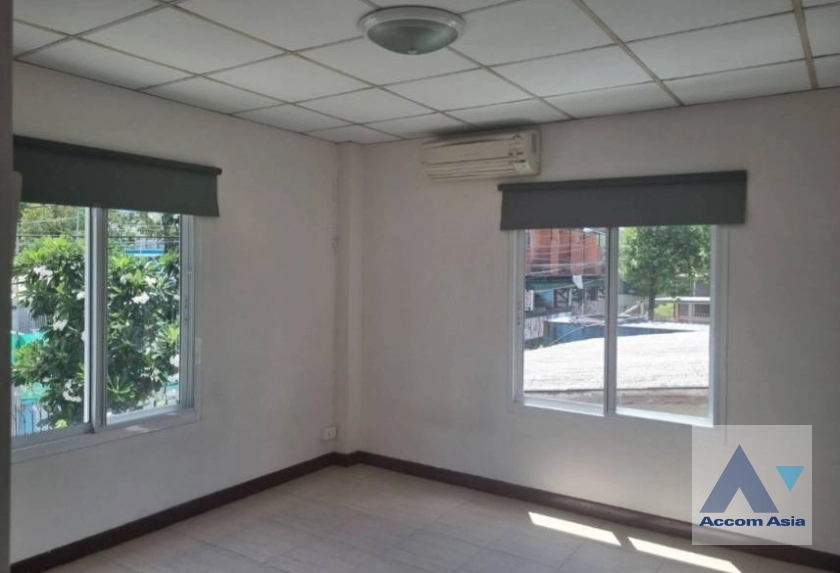 6  3 br House for rent and sale in Ratchadaphisek ,Bangkok MRT Lat Phrao AA44364