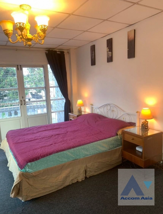 7  3 br House for rent and sale in Ratchadaphisek ,Bangkok MRT Lat Phrao AA44364