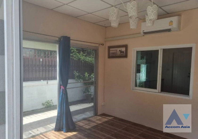 unit 3 Bedrooms  House For Rent & Sale in Ratchadaphisek, Bangkok  near MRT Lat Phrao (AA44364)