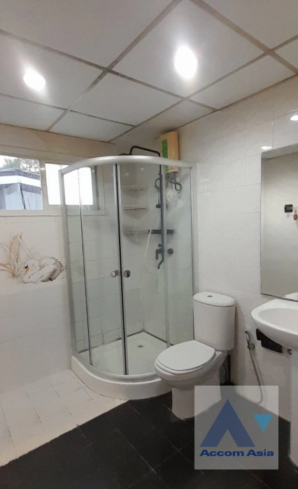 12  3 br House for rent and sale in Ratchadaphisek ,Bangkok MRT Lat Phrao AA44364