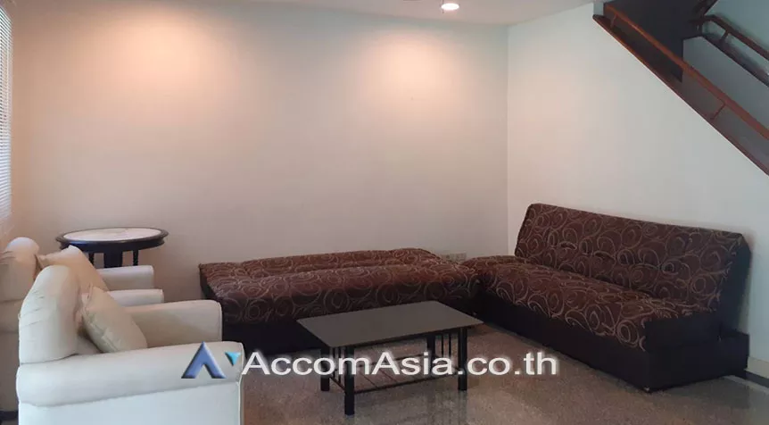  3 Bedrooms  Townhouse For Rent in Sukhumvit, Bangkok  near BTS Thong Lo (45860)