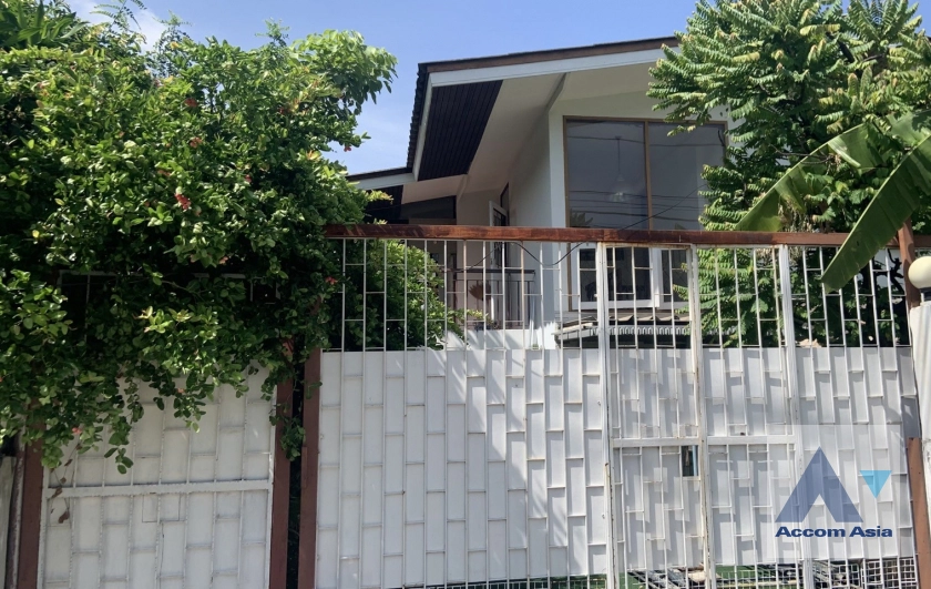  2  3 br House For Rent in Ratchadaphisek ,Bangkok MRT Lat Phrao AA44368