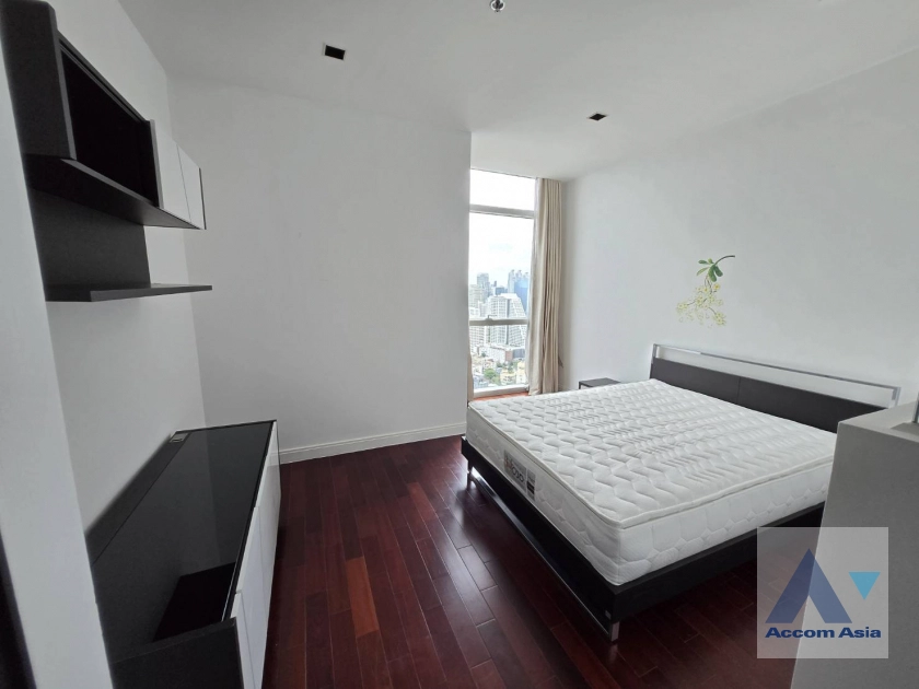 unit 3 Bedrooms  Condominium For Rent & Sale in Ploenchit, Bangkok  near BTS Ploenchit (AA44371)