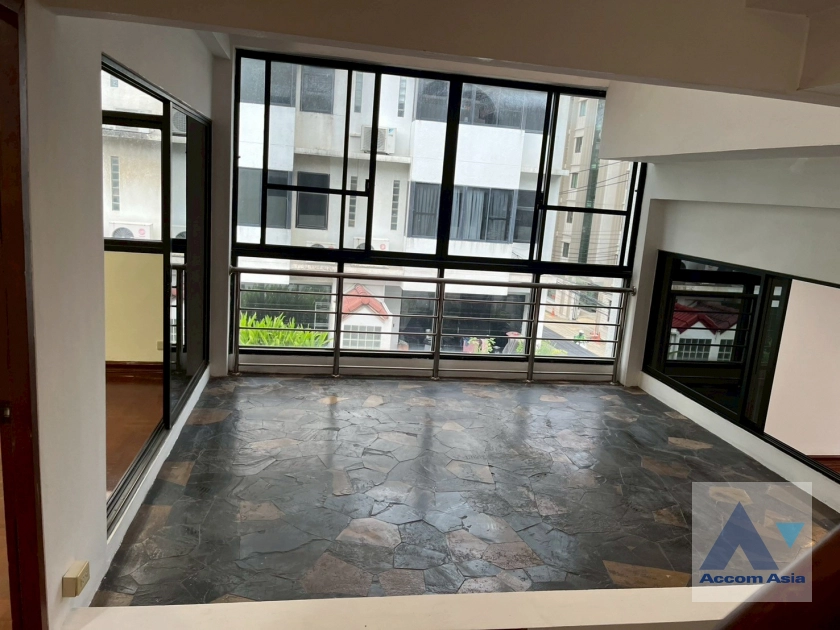 4  4 br Townhouse for rent and sale in Ploenchit ,Bangkok BTS Ploenchit AA44375