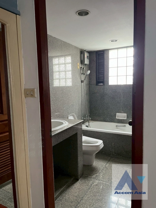 13  4 br Townhouse for rent and sale in Ploenchit ,Bangkok BTS Ploenchit AA44375