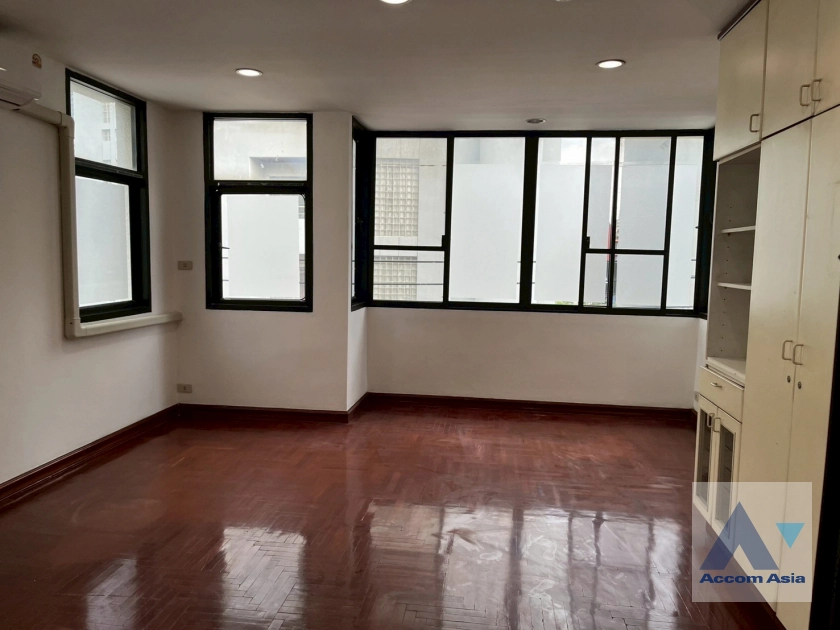 9  4 br Townhouse for rent and sale in Ploenchit ,Bangkok BTS Ploenchit AA44375