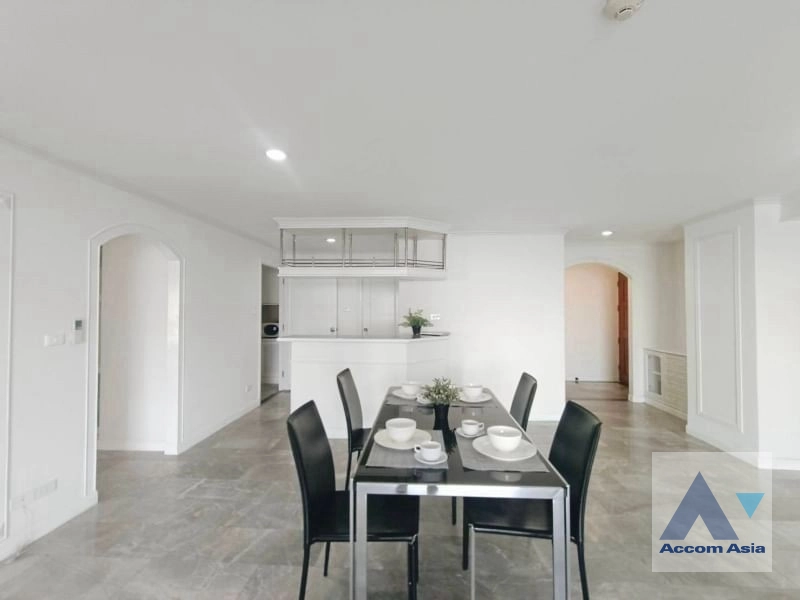 unit 3 Bedrooms  Condominium For Rent in Sukhumvit, Bangkok  (AA44379)