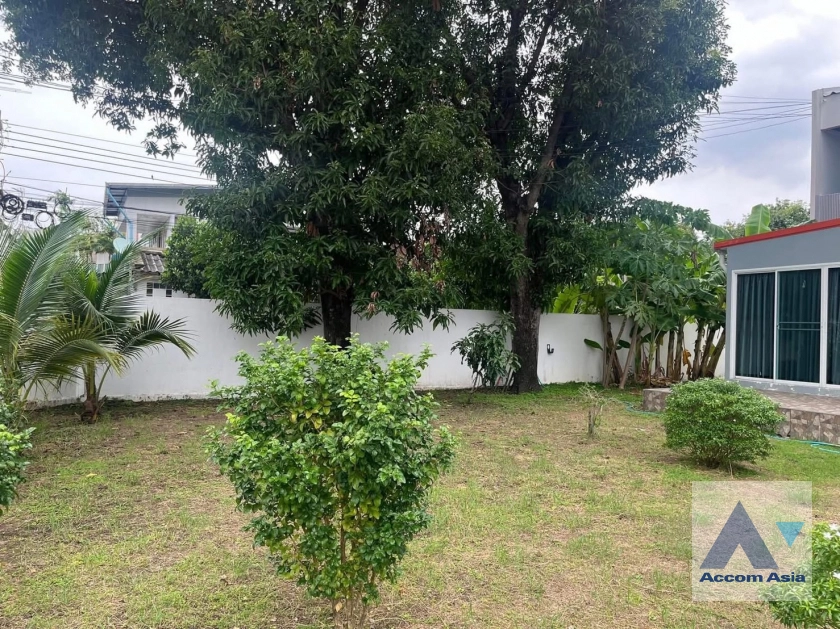  1  4 br House For Sale in Pattanakarn ,Bangkok  at Mueang Thong 2 Phase 1 Village AA44383