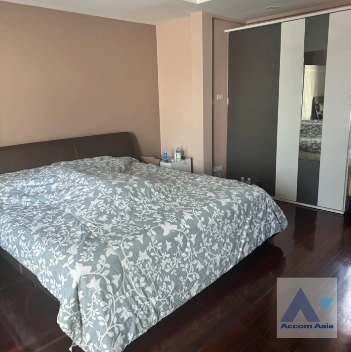 unit 4 Bedrooms  House For Sale in Pattanakarn, Bangkok  (AA44383)
