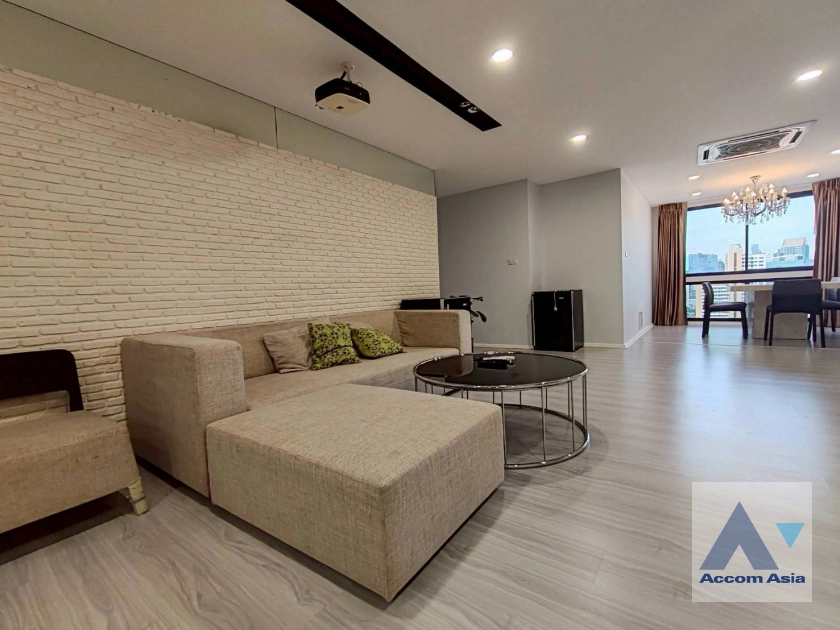 unit 3 Bedrooms  Condominium For Rent & Sale in Sukhumvit, Bangkok  (AA44389)