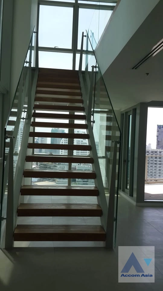 8  4 br Condominium for rent and sale in Charoen Nakhon ,Bangkok BTS Phrom Phong at The River Condominium AA44404