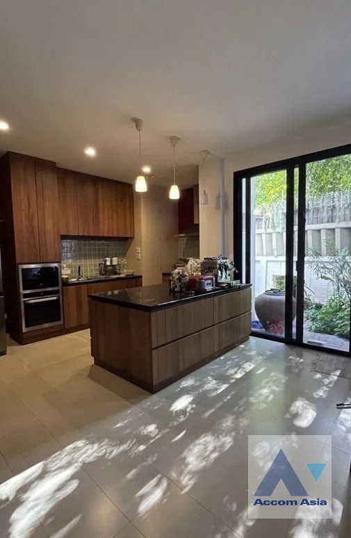  2  4 br Townhouse for rent and sale in Sathorn ,Bangkok BRT Nararam 3 at Modern style AA44409