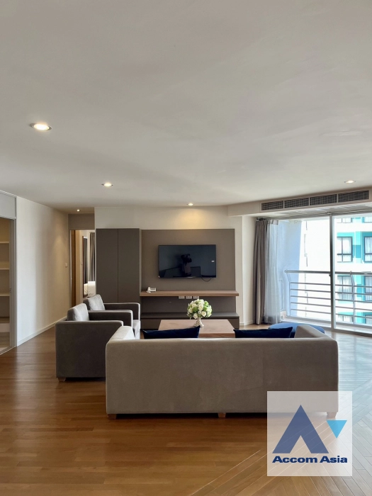 unit 3 Bedrooms  Apartment For Rent in Sathorn, Bangkok  near BRT Thanon Chan (AA44419)