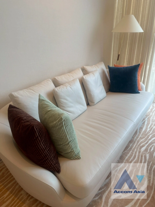 unit 1 Bedroom  Condominium For Rent in Ploenchit, Bangkok  near BTS Chitlom (AA44425)