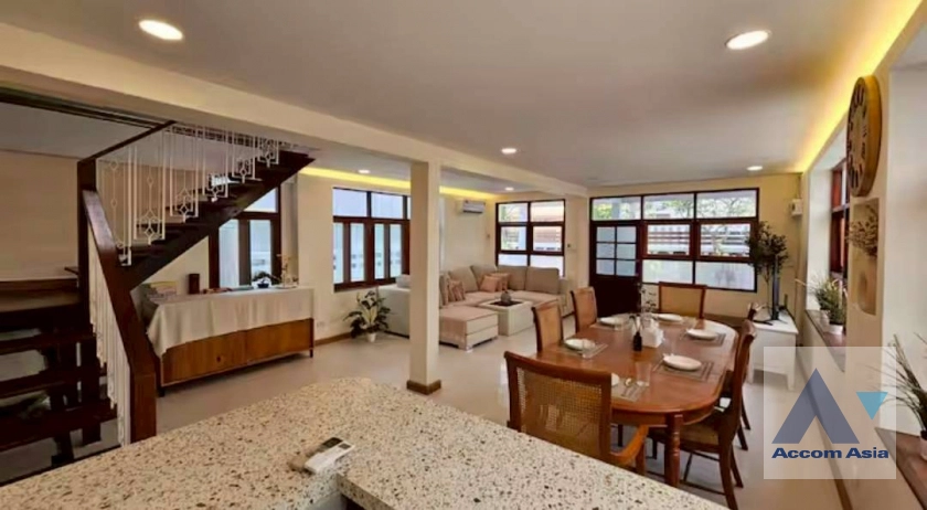 unitHome Office |  5 Bedrooms  House For Rent & Sale in Sukhumvit, Bangkok  near BTS On Nut (AA44429)