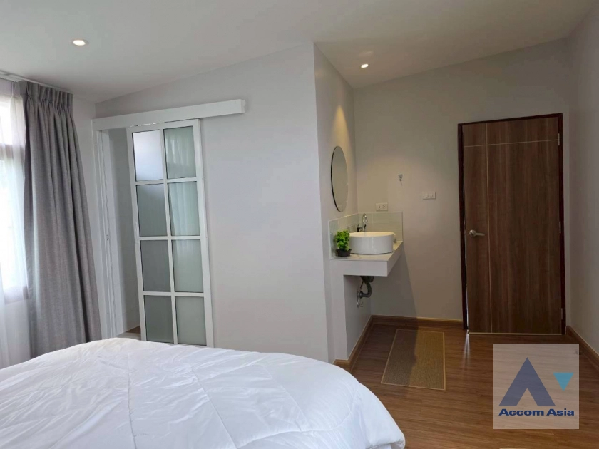 12  5 br House for rent and sale in Sukhumvit ,Bangkok BTS On Nut AA44429