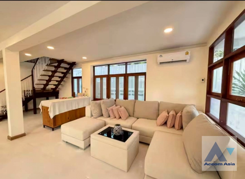 unitHome Office |  5 Bedrooms  House For Rent & Sale in Sukhumvit, Bangkok  near BTS On Nut (AA44429)