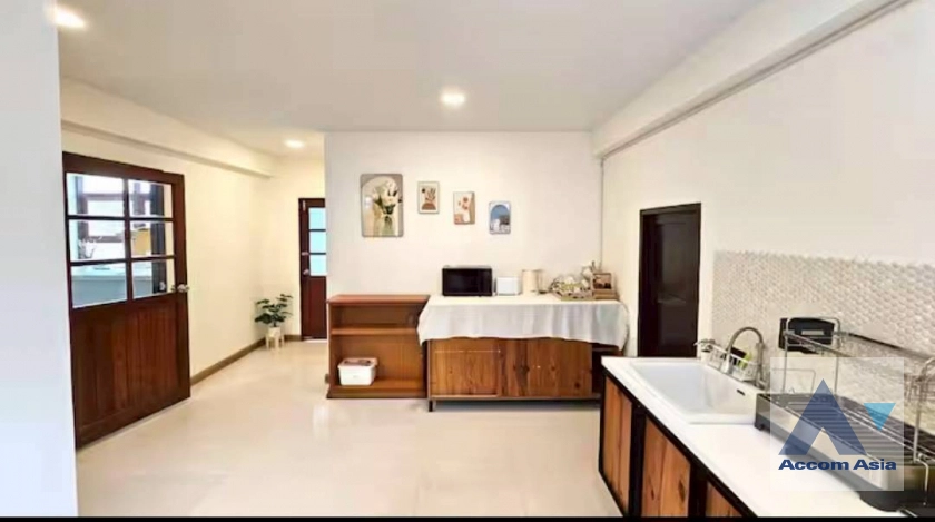 7  5 br House for rent and sale in Sukhumvit ,Bangkok BTS On Nut AA44429