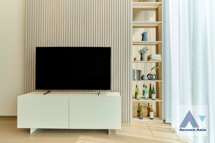 unit 1 Bedroom  Condominium For Rent in Ploenchit, Bangkok  near BTS Chitlom (AA44431)