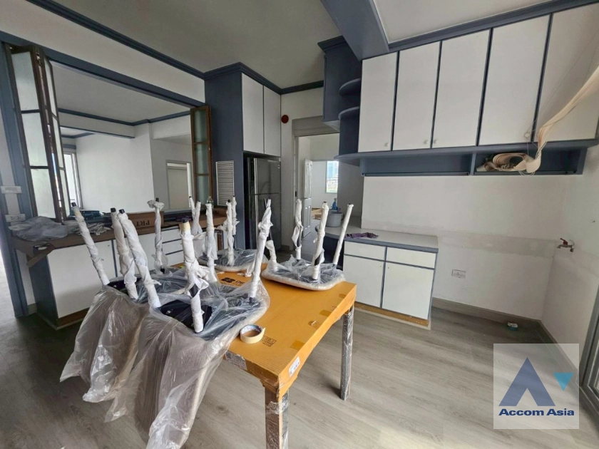 unit 3 Bedrooms  Apartment For Rent & Sale in Sukhumvit, Bangkok  near BTS Thong Lo (AA44435)