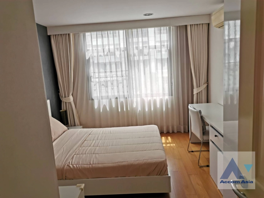 unit 2 Bedrooms  Condominium For Rent in Sukhumvit, Bangkok  near BTS Phrom Phong (AA44440)