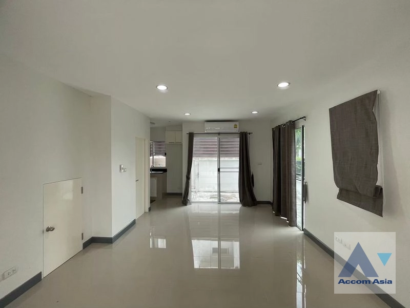 unit 3 Bedrooms  House For Rent in Lat Phrao, Bangkok  (AA44444)