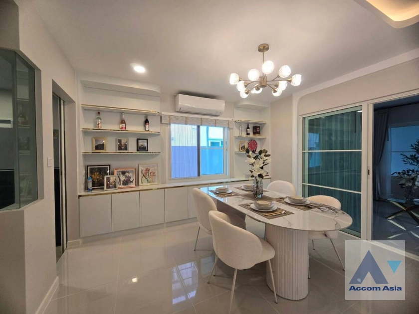 unit 5 Bedrooms  House For Rent in Samutprakan, Samutprakan  (AA44447)