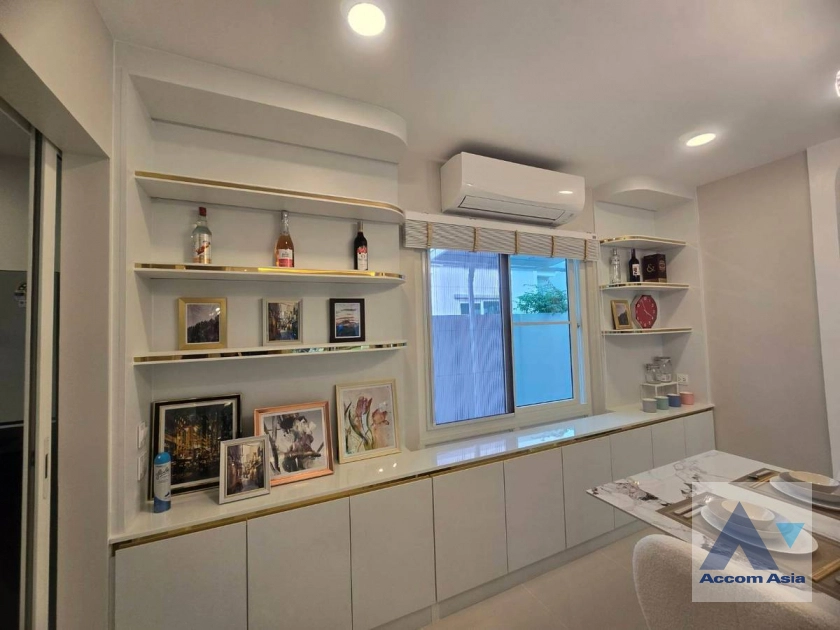 unit 5 Bedrooms  House For Rent in Samutprakan, Samutprakan  (AA44447)
