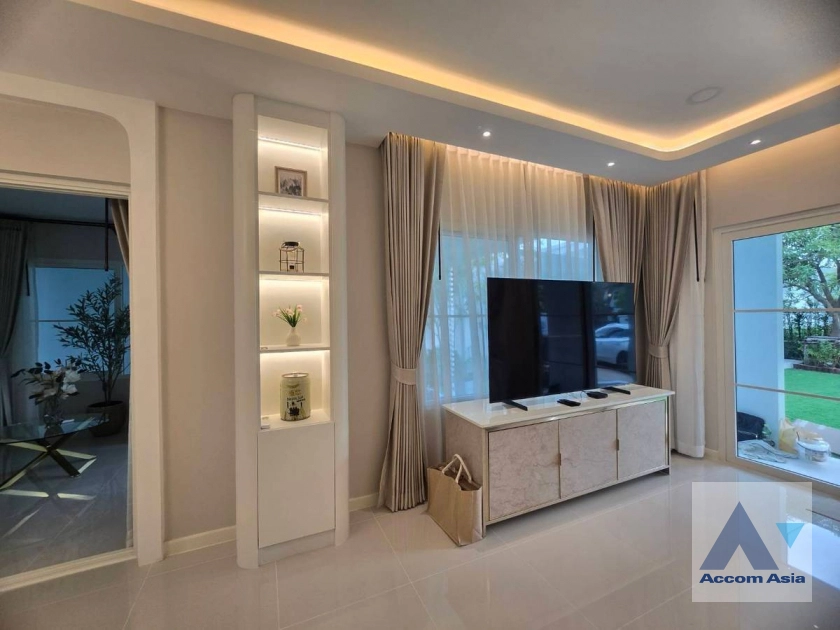 unit 5 Bedrooms  House For Rent in Samutprakan, Samutprakan  (AA44447)