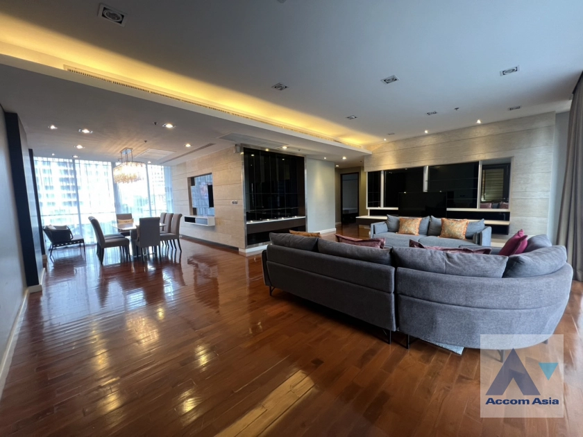 unit 4 Bedrooms  Condominium For Rent in Sukhumvit, Bangkok  near BTS Asok - MRT Sukhumvit (AA44450)
