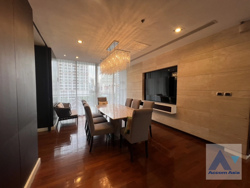 unit 4 Bedrooms  Condominium For Rent in Sukhumvit, Bangkok  near BTS Asok - MRT Sukhumvit (AA44450)