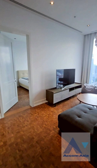 unit 3 Bedrooms  Condominium For Rent in Silom, Bangkok  near BTS Chong Nonsi (AA44451)