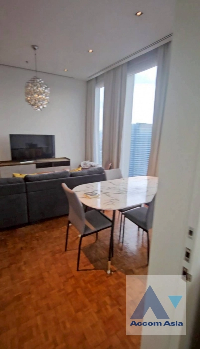 unit 3 Bedrooms  Condominium For Rent in Silom, Bangkok  near BTS Chong Nonsi (AA44451)
