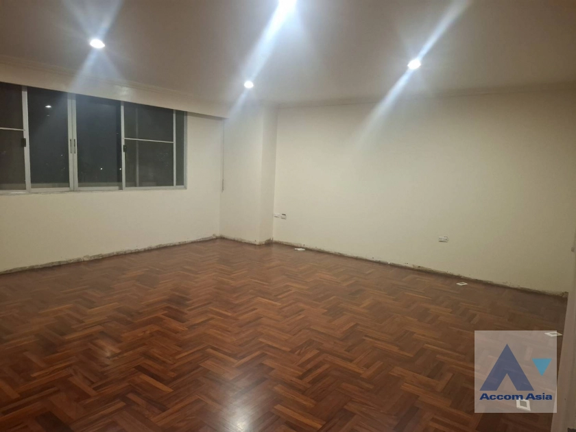 unitPet friendly |  3 Bedrooms  Apartment For Rent & Sale in Sukhumvit, Bangkok  near BTS Ekkamai (AA44452)