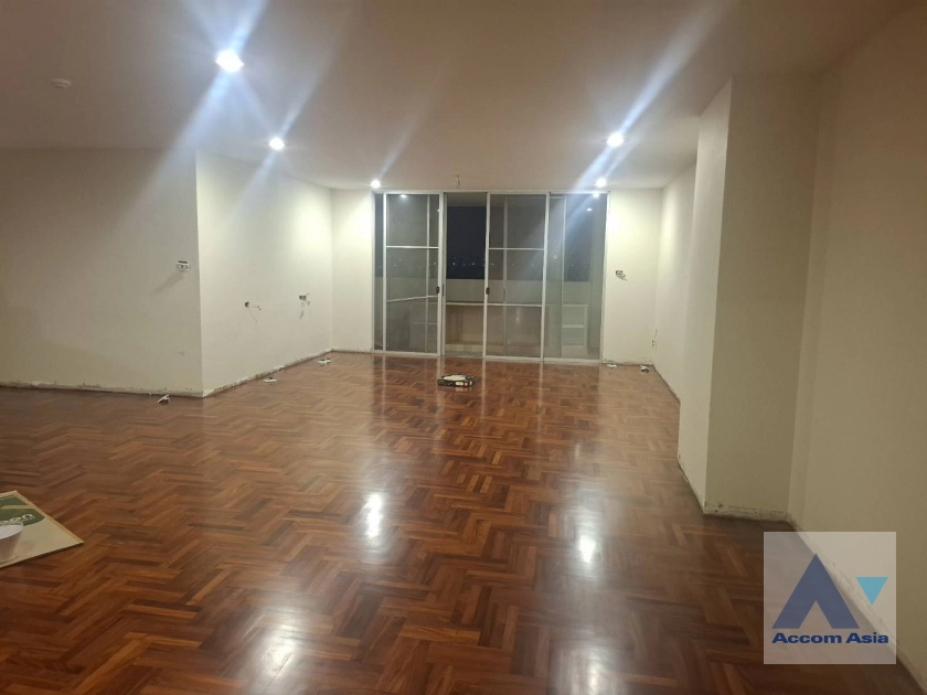 Pet friendly |  Ideal Place For Big Families Apartment  3 Bedroom for Sale & Rent BTS Ekkamai in Sukhumvit Bangkok