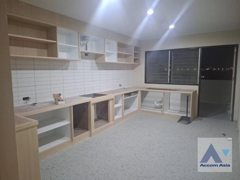 unitPet friendly |  3 Bedrooms  Apartment For Rent & Sale in Sukhumvit, Bangkok  near BTS Ekkamai (AA44452)