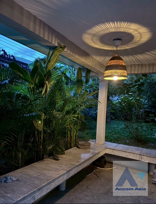  1  3 br House for rent and sale in Sukhumvit ,Bangkok BTS Phra khanong AA44456