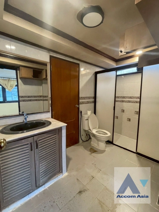 9  3 br House for rent and sale in Sukhumvit ,Bangkok BTS Phra khanong AA44456